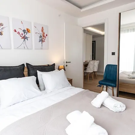 Trendy 2br Stylish, Vibrant Area Apartment Istanbul