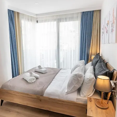 Apartment Trendy 2br Stylish, Vibrant Area