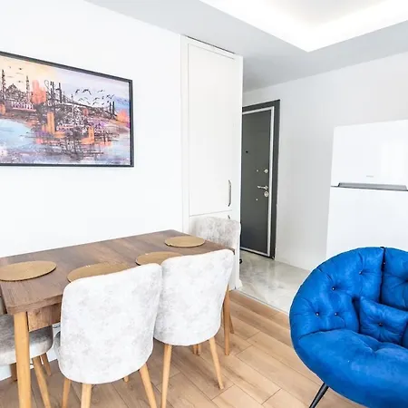 Trendy 2br Stylish, Vibrant Area *