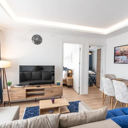 Trendy 2br Stylish, Vibrant Area